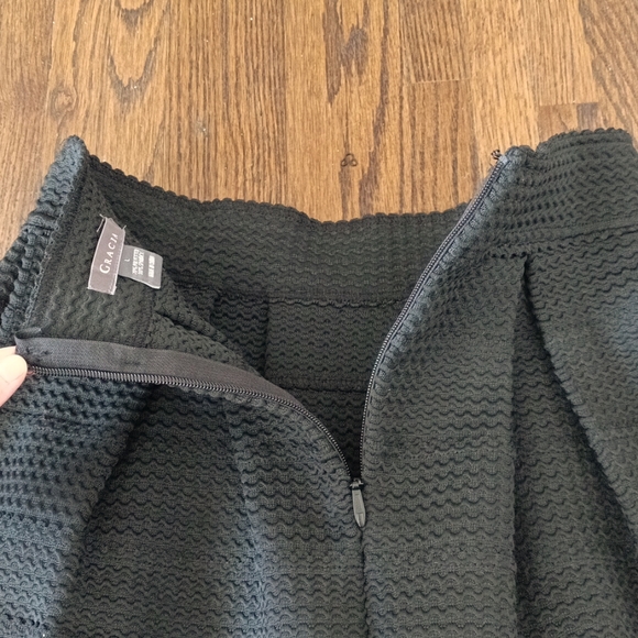 Gracia Black Pleated Midi Skirt - Picture 6 of 9